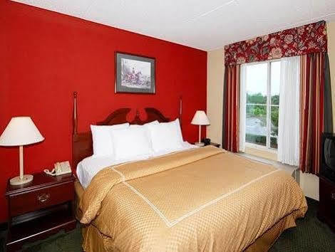 Hotel Comfort Mills Concord